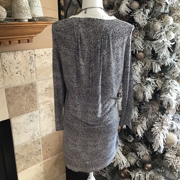 Beautiful High Low DKNYC Top - Picture 3 of 3